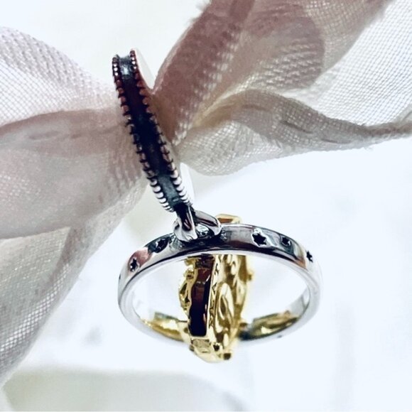 ⚡✨ NWOT Platform 9¾ & Hedwig Spinning Charm – Harry Potter Magic 🦉 - Picture 6 of 13